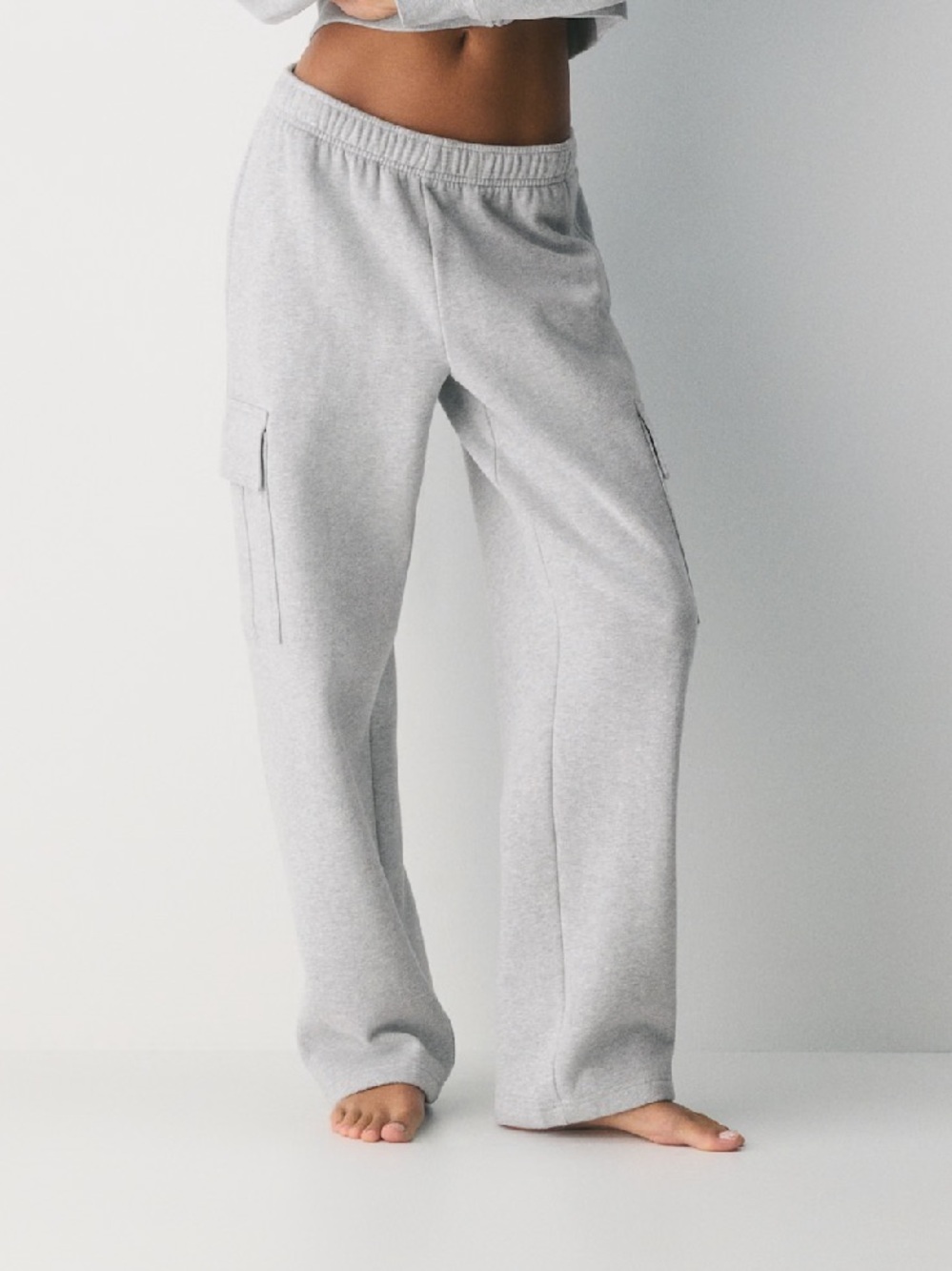 TNA cozy Fleece Cargo Sweatpants in gray, size small